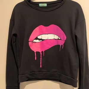 Girls Dripping Lips Sweatshirt Size Medium